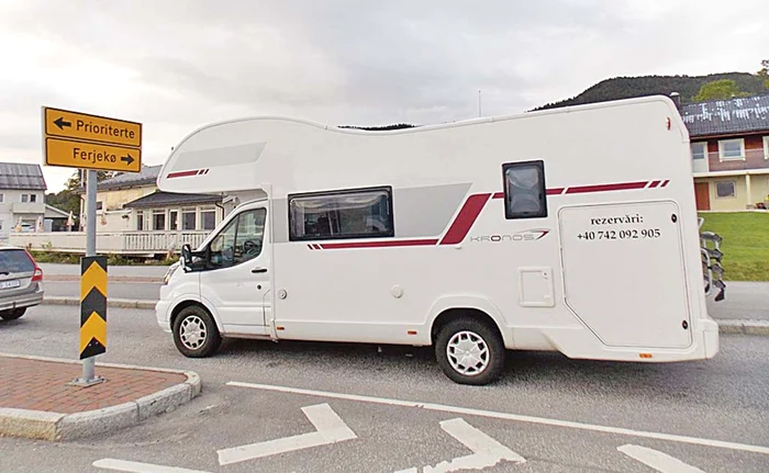 Timp de o lună, autorulota le-a fost casă