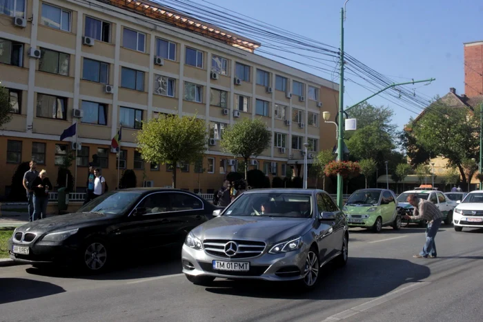 Robu şi Mercedesul FOTO Pressalert.ro