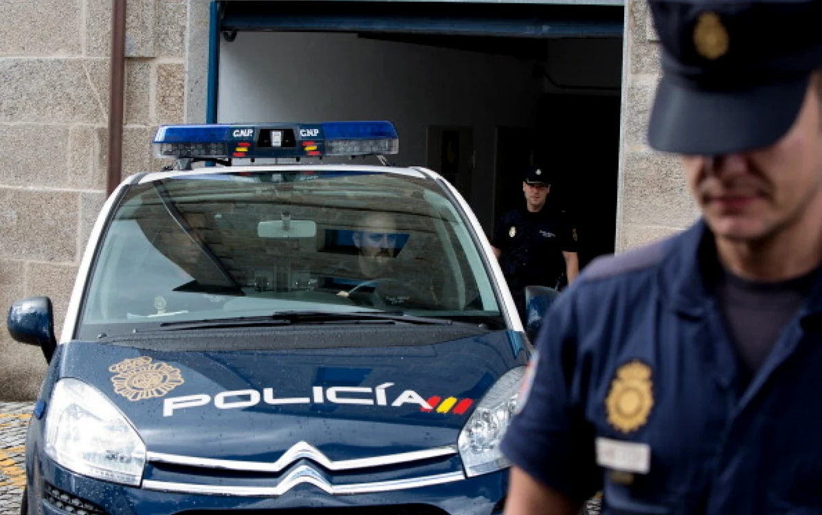 
    Polițiștii consideră că suspecta din România este creierul atacului, instigând cetățeanul spaniol să arunce obiectul inflamabilFoto: captură stirileprotv.ro  