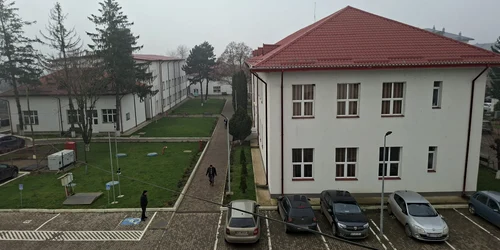 Liceul Mihai Ciuca din Saveni FOTO Cosmin Zamfirache (1) jfif