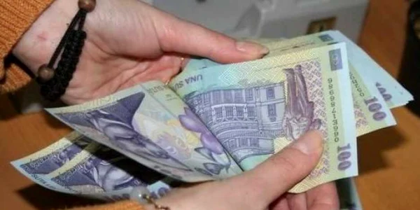 Banii circulă tot mai greu în economie