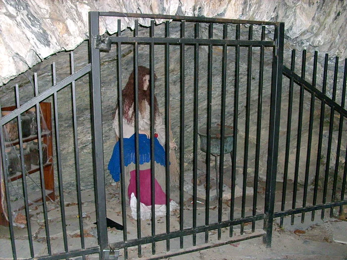 Femeile acuzate de vrăjitorie erau închise și torturate