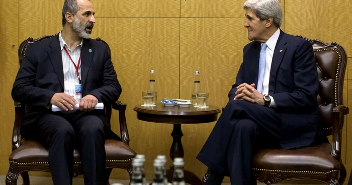 Moaz Al-Khatib, alături de John Kerry FOTO Reuters