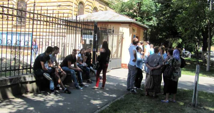 Elevii aşteaptă cu emoţii rezultatele examenelor de la Bacalaureat 2013 Foto: Ştefan Both