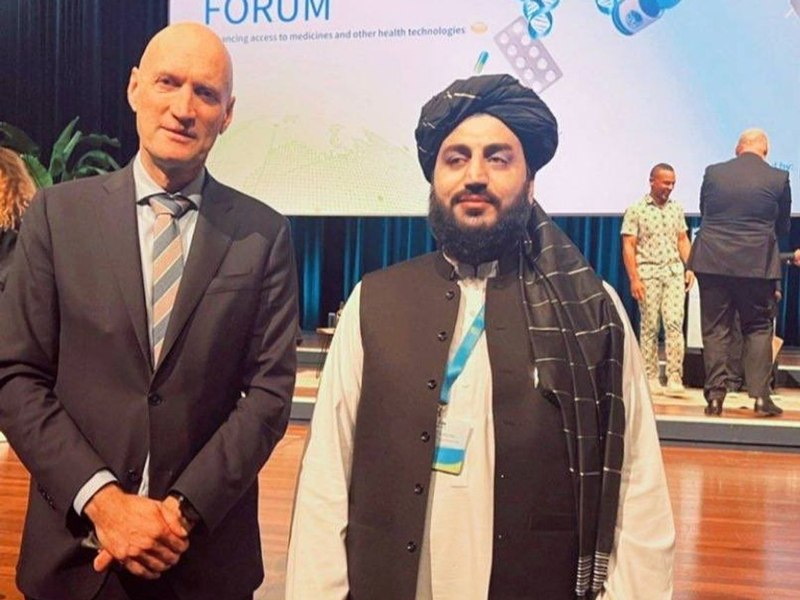 Un ministru taliban participă la întâlniri oficiale în Europa și apare în fotografii alături de funcționari occidentali. Guvernul olandez a deschis o anchetă