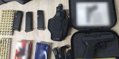 Pistol descoperit într-un container FOTO Garda de coasta