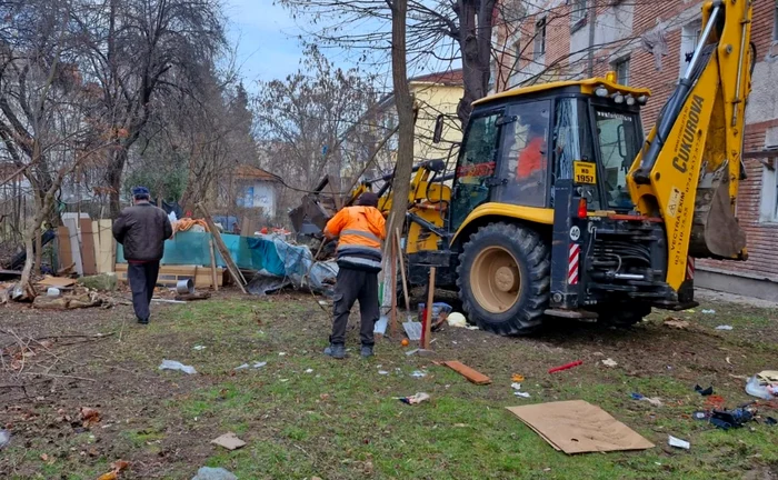 Împrejmuiri ilegale, dezafectate în Hunedoara. Foto: Primăria Hunedoara