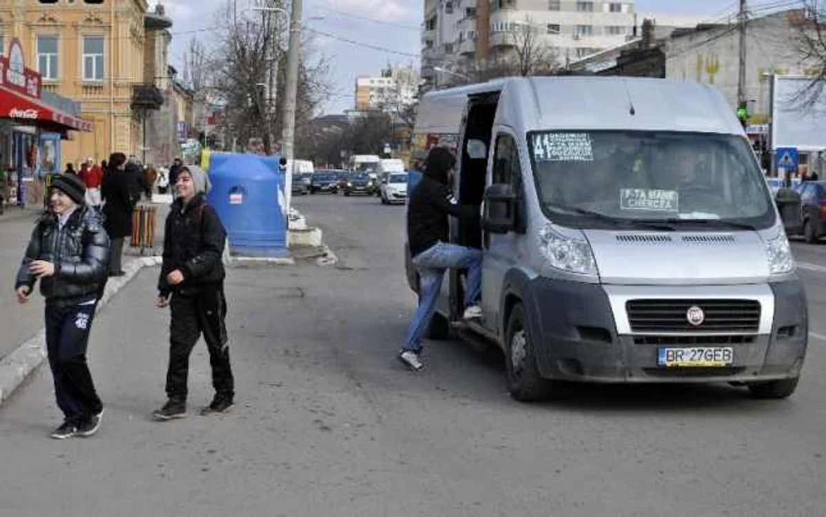 Călătorii au fost preluaţi de o altă maşină a aceleeaşi firme. FOTO: ARHIVĂ ADEVĂRUL