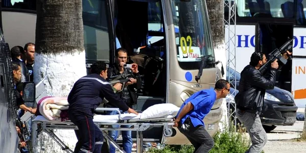 22 persoane au murit miercuri într-un atac terorist la Muzeul Naţional Bardo aflat în apropierea Parlamentului din Tunis Potrivit presei locale trei bărbaţi înarmaţi au intrat în Muzeul Bardo şi au tras focuri de armă FOTO AP