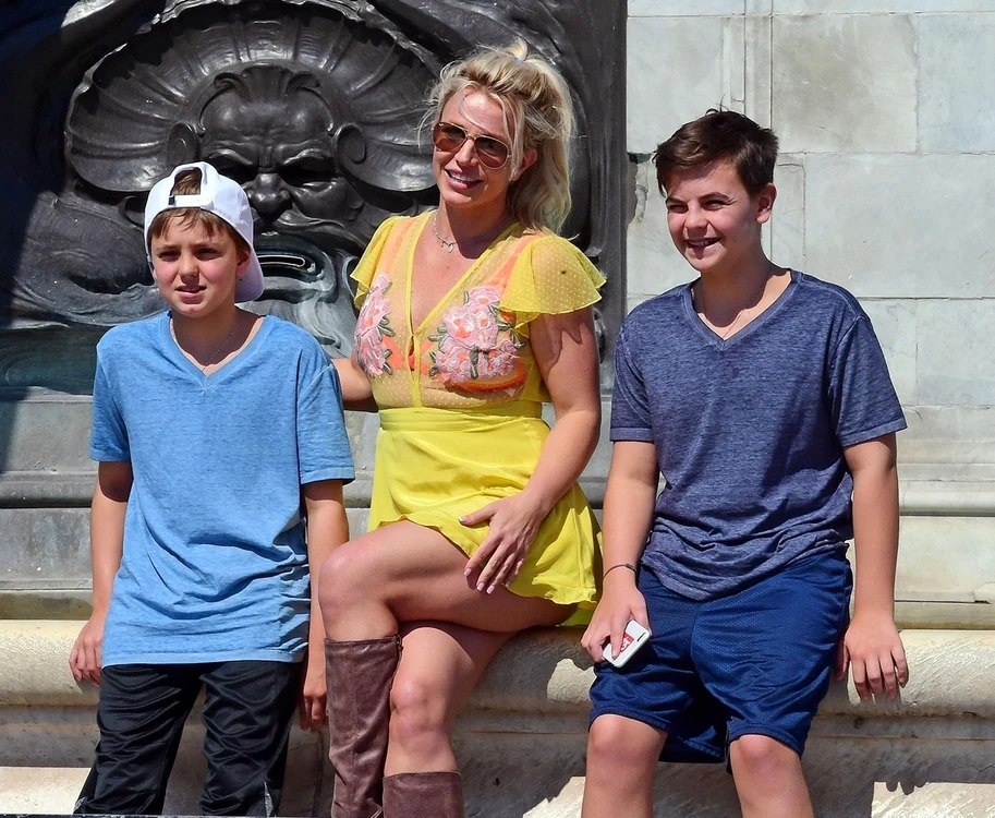 Britney Spears are doi băieţi: Jayden James (11 ani) şi Sean (12 ani) foto: Hepta