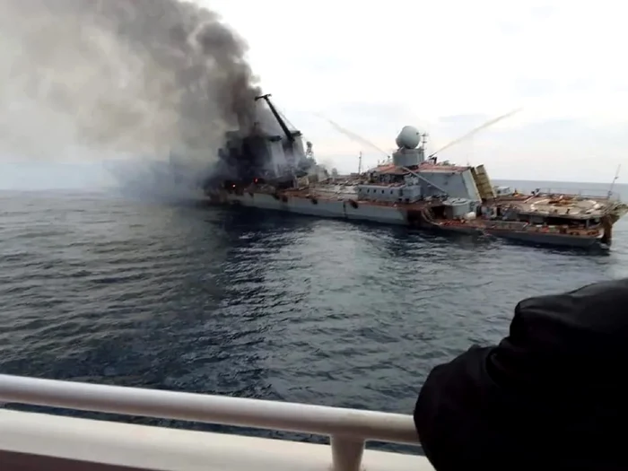Crucișătorul rus Moskva, avariat, înainte de scufundarea în Marea Neagră Foto Unian