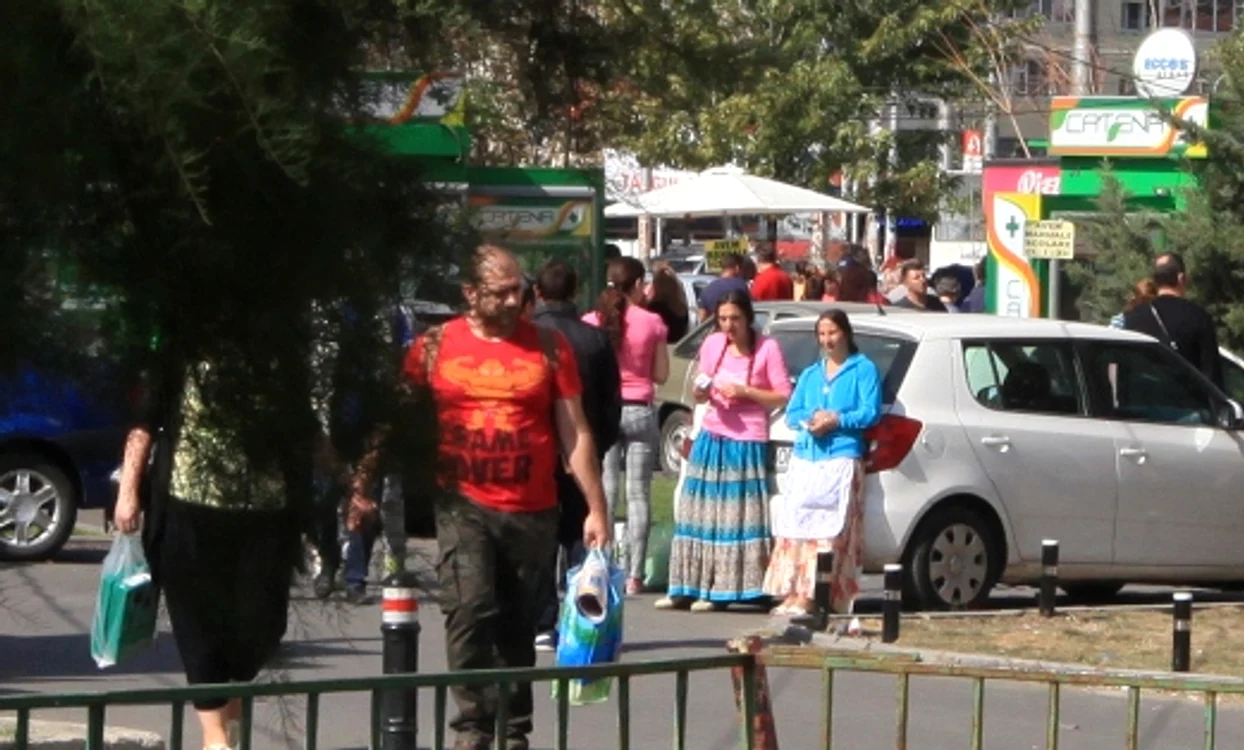 
    Bucureşteanul păcălit a apucat să le fotografieze pe femeile care i-au vândut ţigări  
