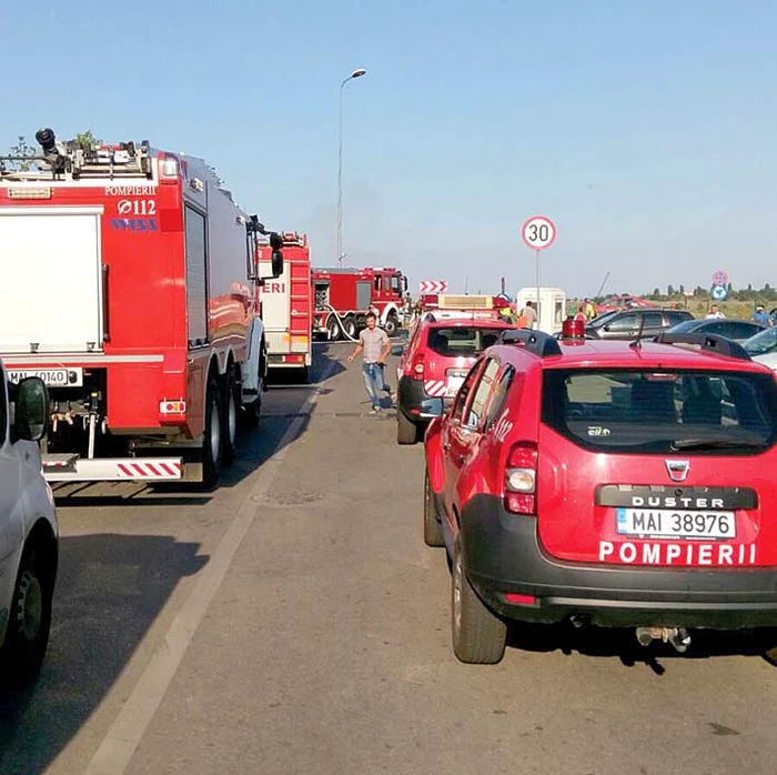 Pompierii au deplasat şase autospeciale la locul incendiului