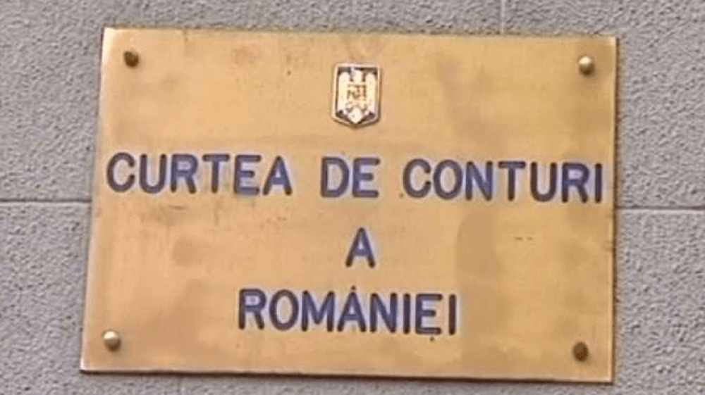 O angajată a Curţii de Conturi a fost reţinută pentru că ar fi prezentat o diplomă de licenţă falsă
