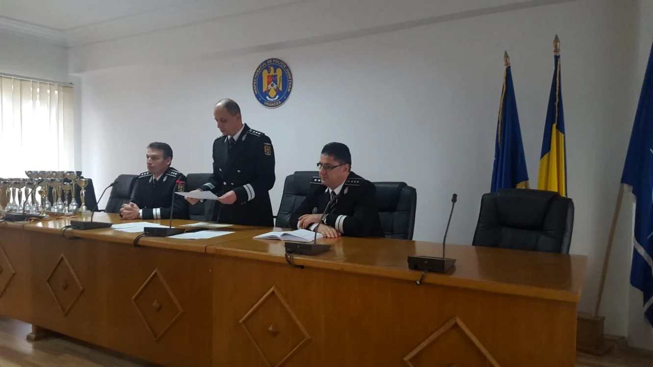 politisti avansati