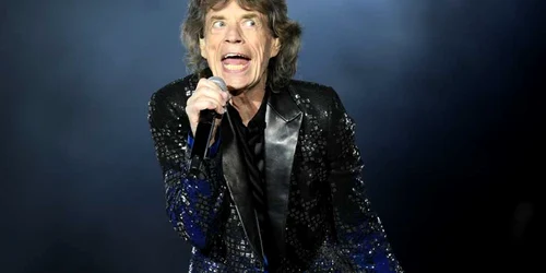 Mick Jagger solistul trupei britanice The Rolling Stones cântă pe scenă în timpul unui concert al turneului european Stones - No Filter din Zurich Elveţia FOTO EPA EFE Walter Bieri