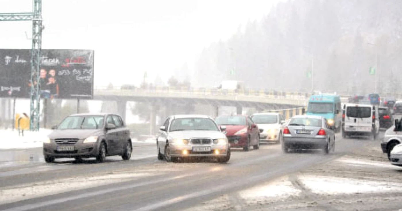 Un sfert din şoferii români aşteaptă prima zăpadă pentru  a-şi schimba cauciucurile 