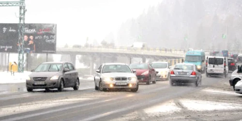 Un sfert din şoferii români aşteaptă prima zăpadă pentru  a-şi schimba cauciucurile 