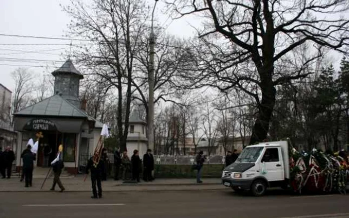 Înmormântarea, un moment trist pentru familiile pesoanelor decedate