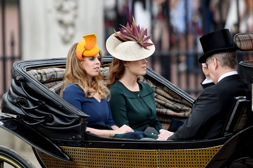 Printesa Eugenie si Printesa Beatrice, alaturi de tatal lor, Printul Andrew  