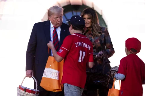 Donald Trump Melania Trump Casa Alba Halloween FOTO EPA-EFE / Michael  Reynolds