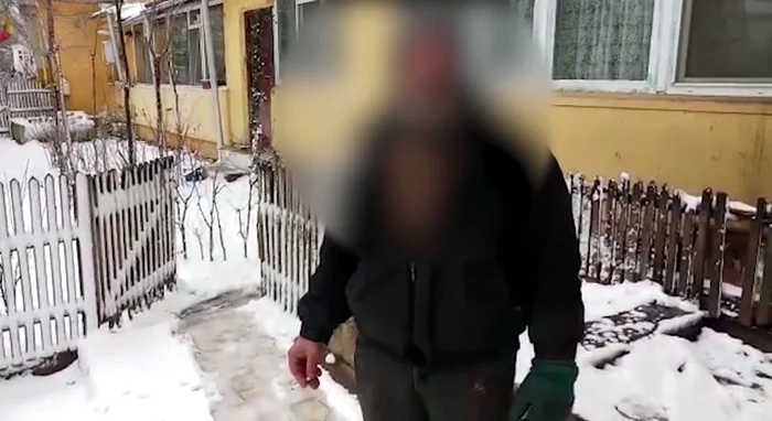 Om al străzii din Galaţi Foto: captură video Poliţia Locală Galaţi