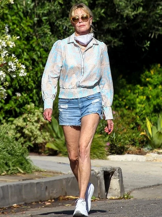 Melanie Griffith, astea sunt picioare de arătat?