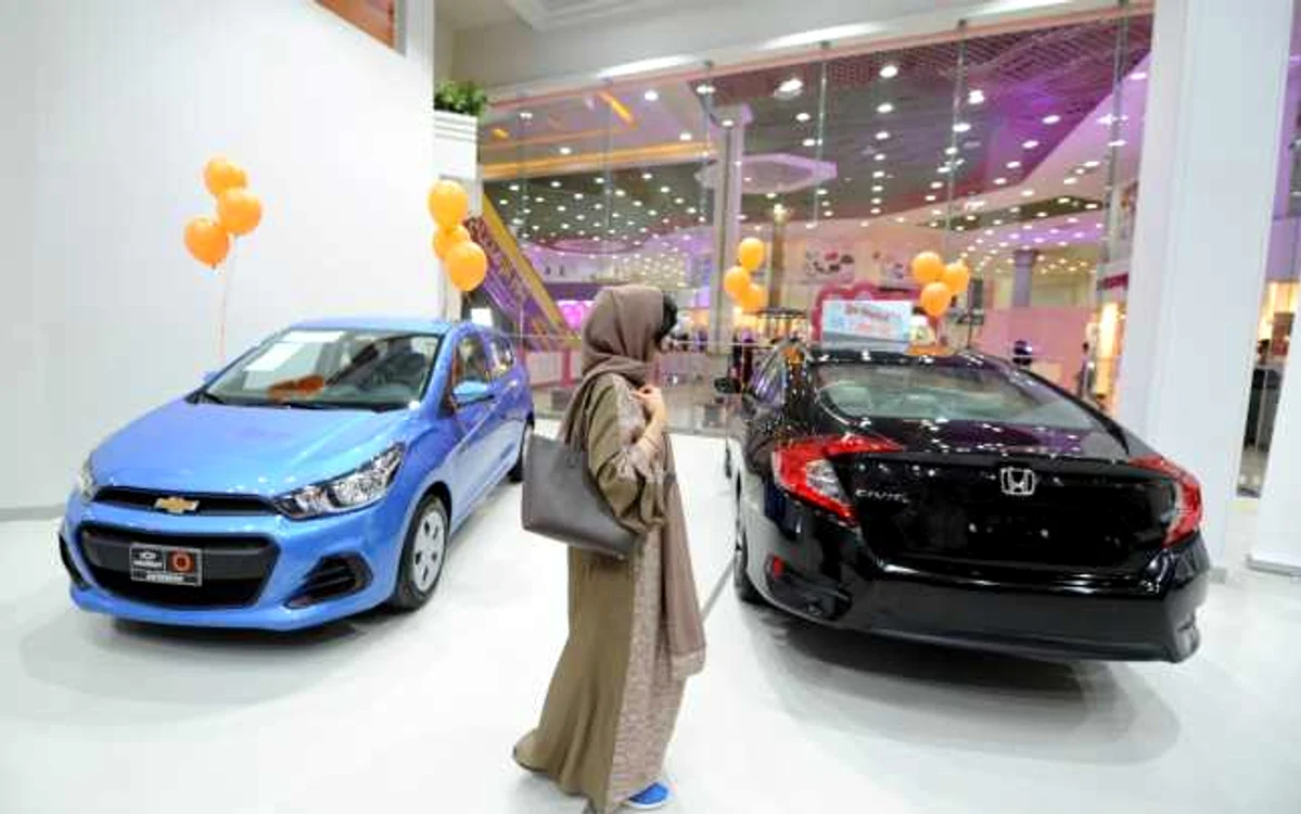 Salonul auto pentru femei de la Jeddah FOTO AFP