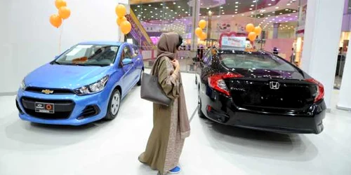 Salon auto femei Jeddah FOTO AFP