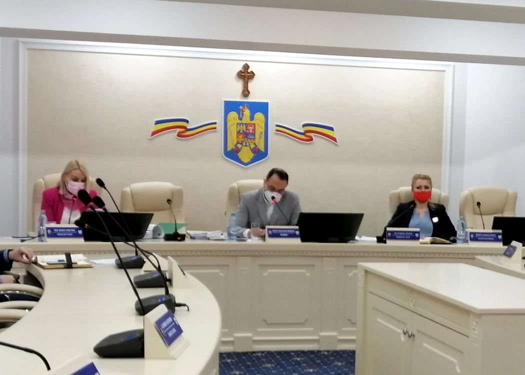 Primarul şi cei doi viceprimari au viziuni diferite asupra modului de cheltuire a banului public FOTO: Ştefan Borcea