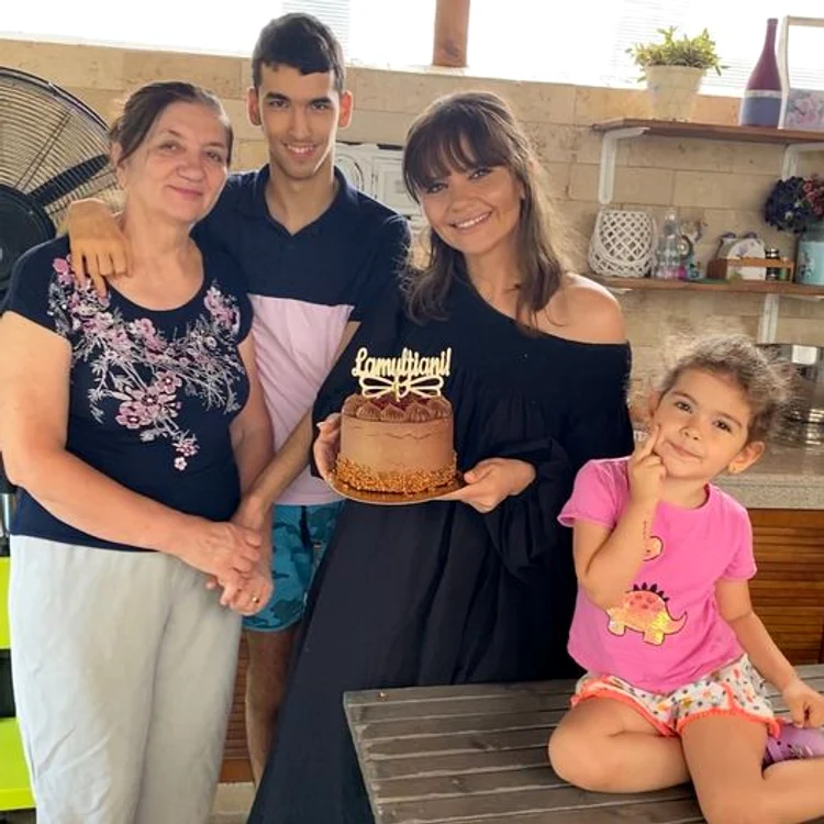 Cristina Șișcanu, alături de Filip și Petra, la ziua mamei ei, Olga