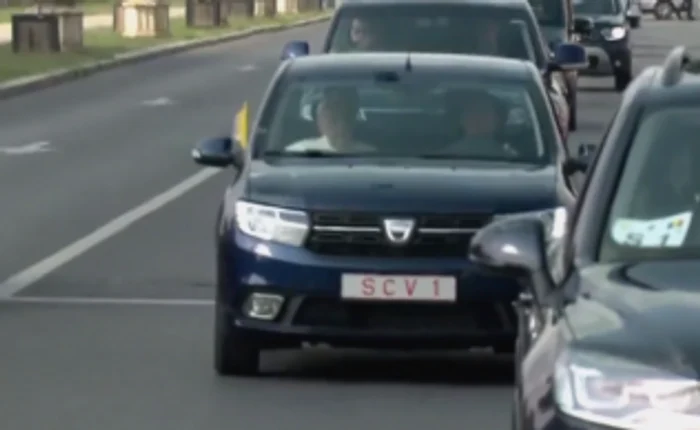 Dacia cu care a circulat Papa în România