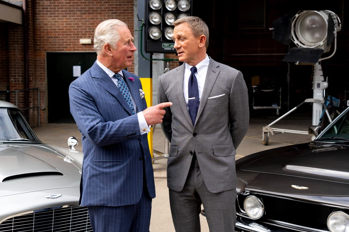 Daniel Craig l-a plimbat pe prințul Charles pe platourile de filmare ale celui mai nou film din seria James BondFoto: Getty