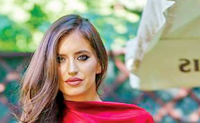 
    Stewardesele de la Emirates Airline, gazde primitoare pentru călători  