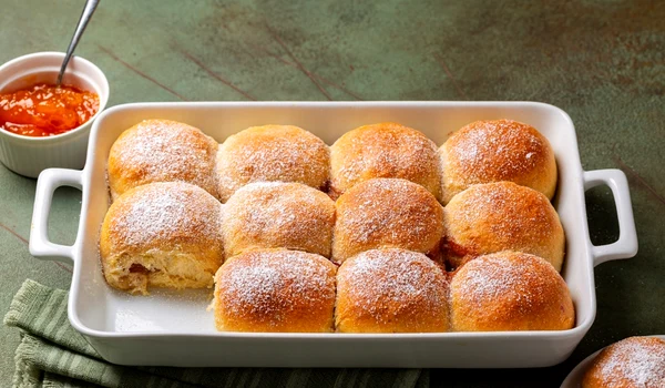 Chifle cu gem de caise, Sursa foto shutterstock 2390464819 jpg