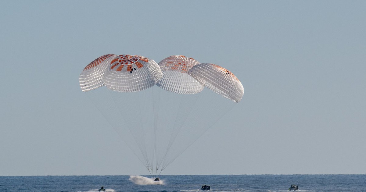 Astronauții NASA, întâmpinați de delfini la întoarcerea pe Pământ după nouă luni pe ISS