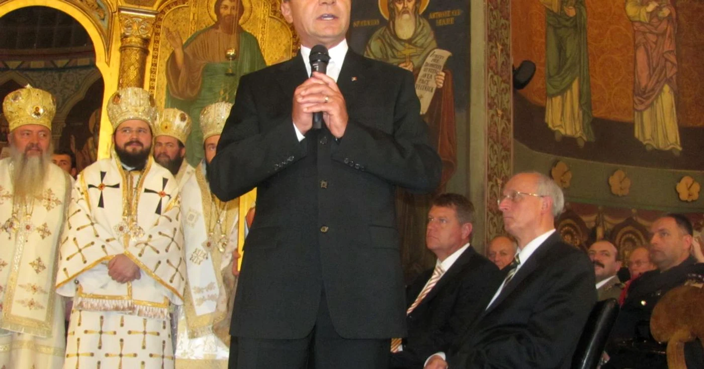 Traian Basescu vorbind la canonizarea lui Andrei Saguna - Foto Arhiva Adevarul