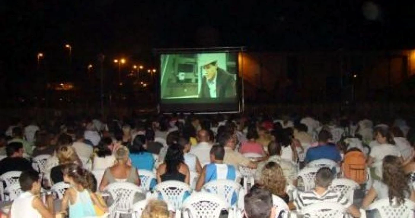 Cinema în aer liber în Piaţa Unirii din Cluj