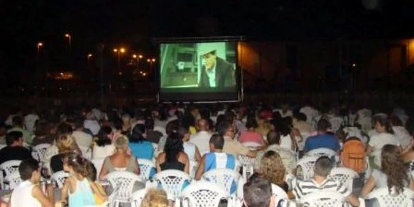 Cinema în aer liber în Piaţa Unirii din Cluj
