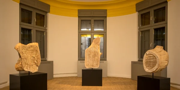 Expoziţia „Infinite Connections – Brâncuşi he[ART]beat”