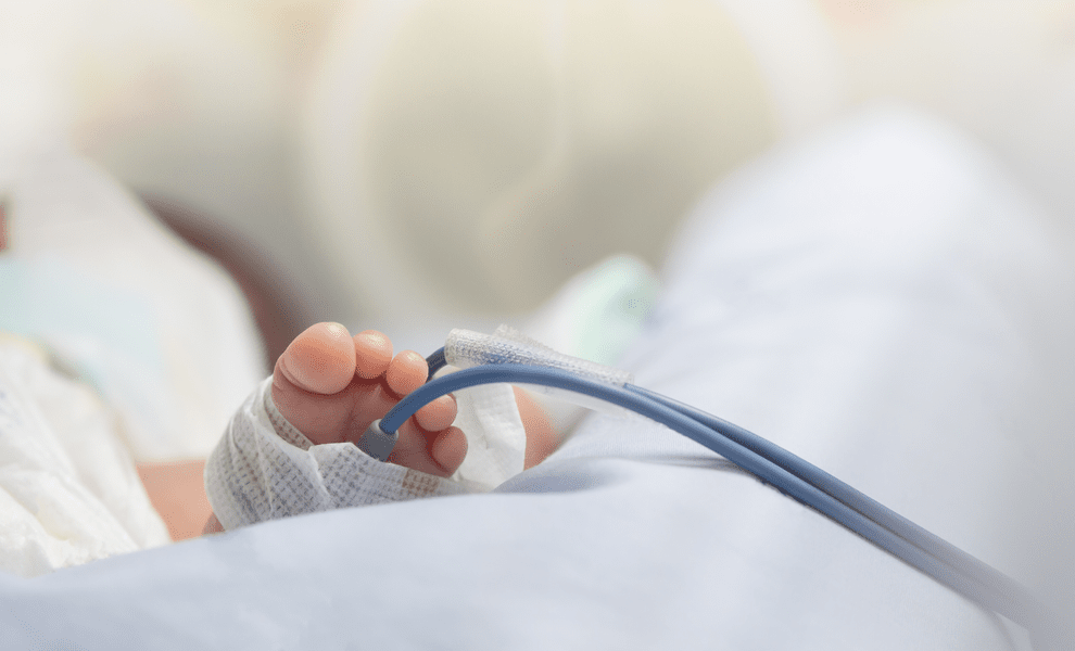 Bebeluș diagnosticat cu o afecțiune rară, după ce mama a observat că nu semăna cu niciunul dintre părinți