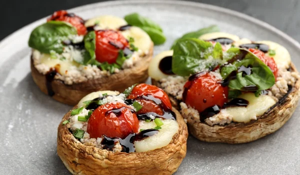 Ciuperci umplutute  Sursa foto shutterstock 2644006253 jpg