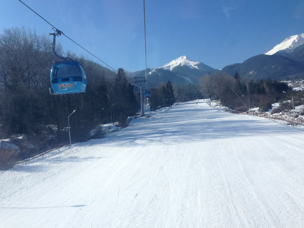 Toate pârtiile de schi din stațiunea Bansko sunt deschise de Paște. Foto: Pixabay