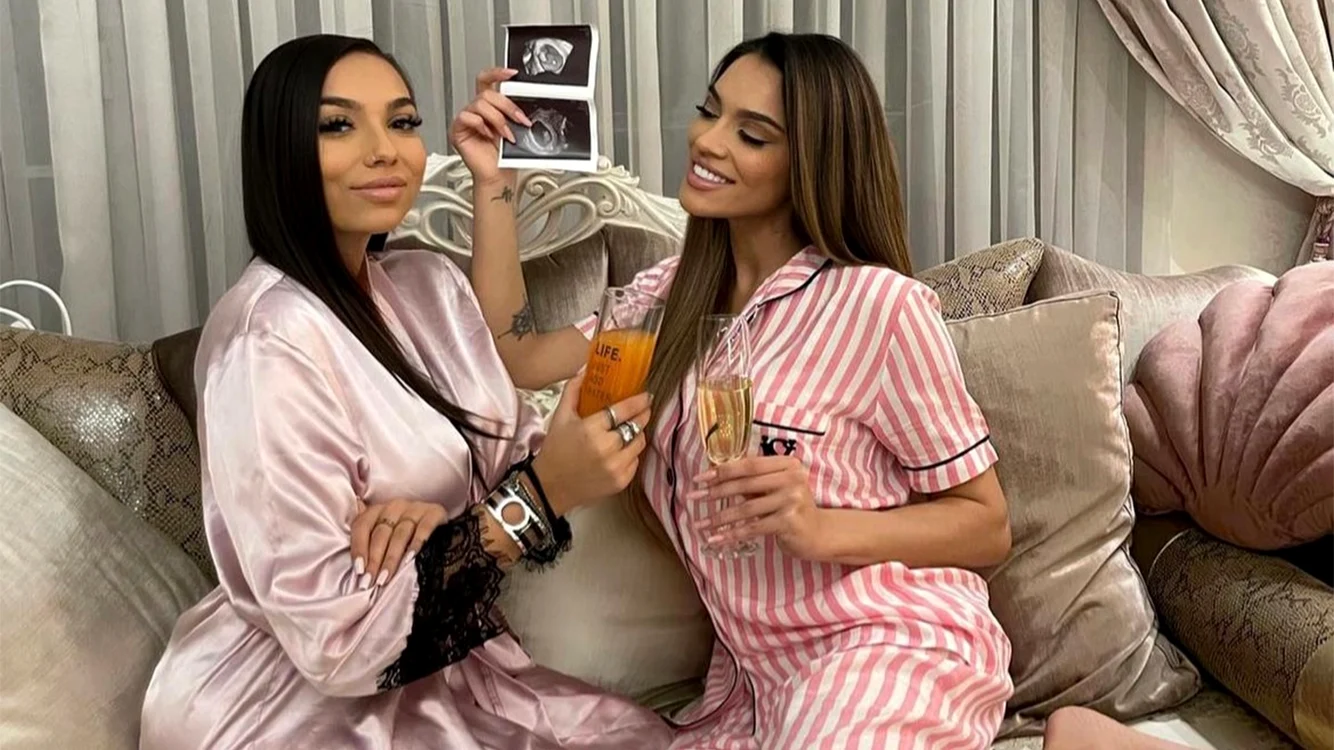 Karmen s-a bucurat mult când a aflat că sora ei, Adriana, este însărcinată
