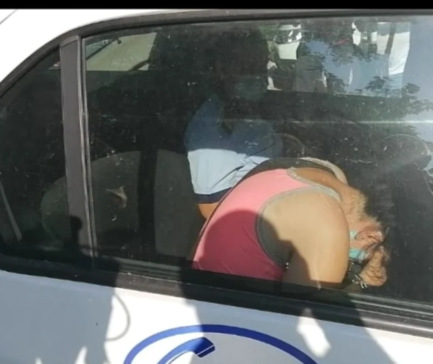 Femeia a fost identificată şi reţinută de poliţişti Sursa: C.M