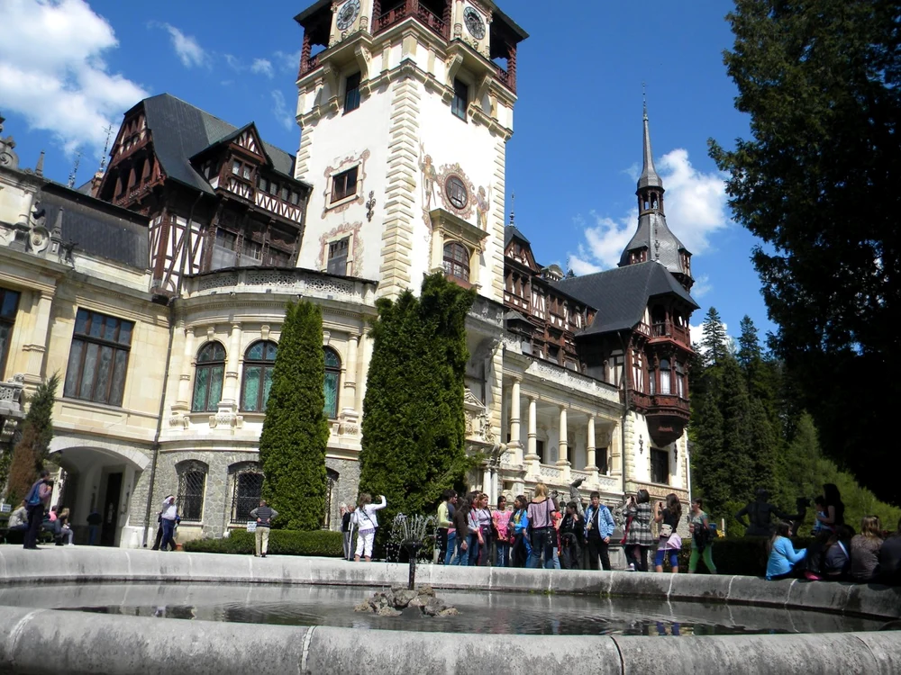 Din 1990 şi până în prezent, 7 milioane de turişti au vizitat Castelul Peleş. FOTO arhivă Adevărul Ploieşti