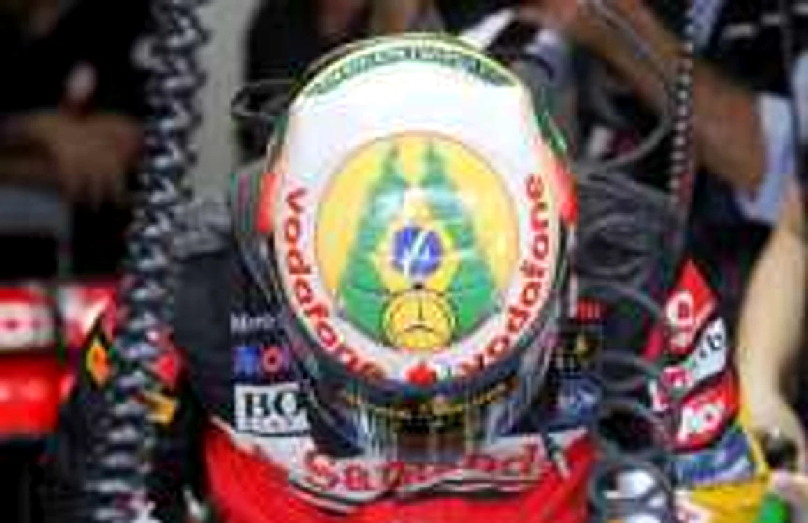 Hamilton calcă pe urmele lui Valentino Rossi: poartă o cască personalizată şi în Brazilia * Foto: Reuters