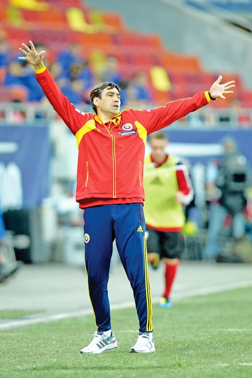 Victor Piţurcă ar putea câştiga în două luni salariul său pe un an la naţionalăFoto: Mediafax