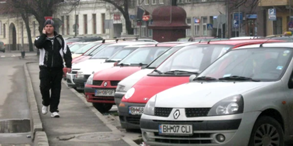 Orădenii care îşi fac abonament pot parca liniştiţi, însă nu şi pe locurile cu durată limitată