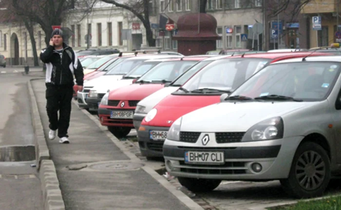 Orădenii care îşi fac abonament pot parca liniştiţi, însă nu şi pe locurile cu durată limitată